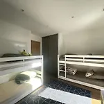 Contemporain Βίλα